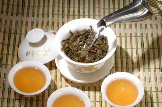乌龙茶手工摇青过程