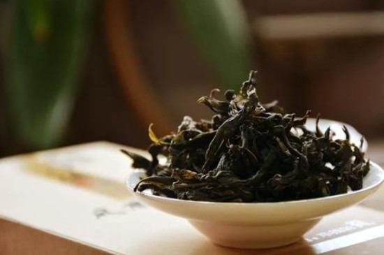 什么茶去湿气减大肚子，蒲公英茶黑茶乌龙茶荷叶茶等