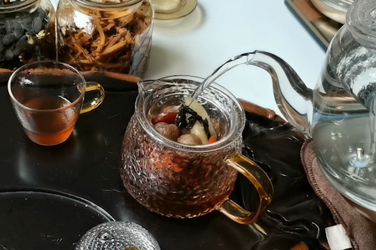红枣桂圆茶的做法