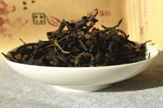 喝了黑茶两天脸上斑出来了,为什么喝黑茶出现斑呢