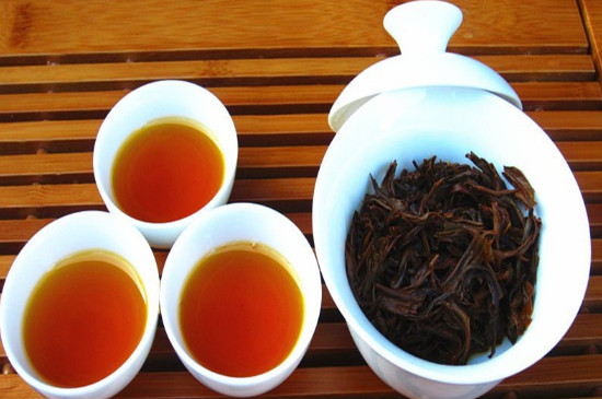 喝紅茶有什麼好處和壞處，養胃護脾/飲用過濃影響睡眠