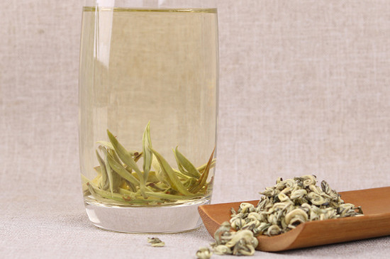 真假碧螺春泡水后区别，茶汤/口感等方面的区别
