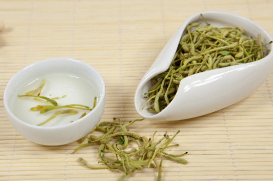 金銀花泡水喝竟有6個害處，可能會引起月經不調