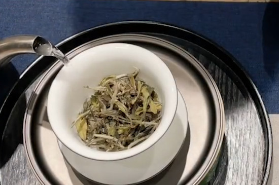 泡茶时为什么要逆时针注水