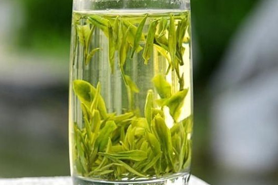 夏天喝绿茶好还是喝红茶好，绿茶好（帮助人体促进消化）