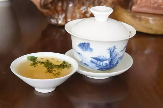 十年以上的普洱茶值多少钱，十年以上普洱茶价值100～1000元一斤
