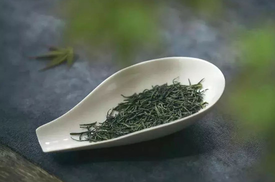 100畝茶葉一年能賺多少，純賺725000～17500000元左右