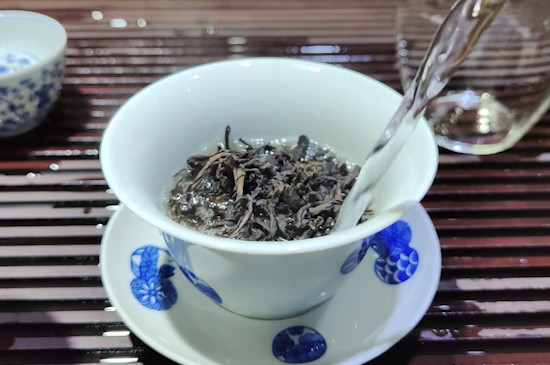 女人喝大紅袍茶好嗎