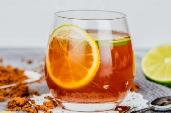 柠檬可以和茶叶一起泡吗