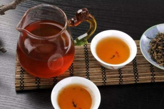 红茶千万别用紫砂壶泡，可以冲泡（两者并不冲突）