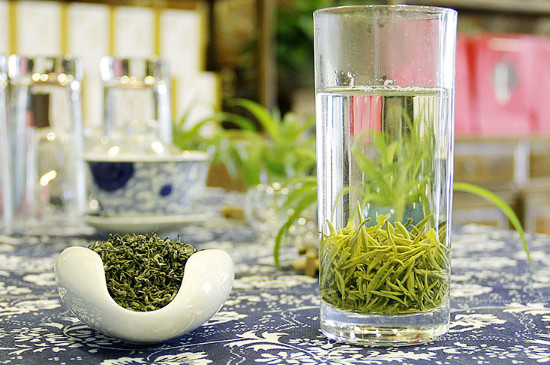 早上空腹喝茶的危害和好處，對腸胃產生刺激作用