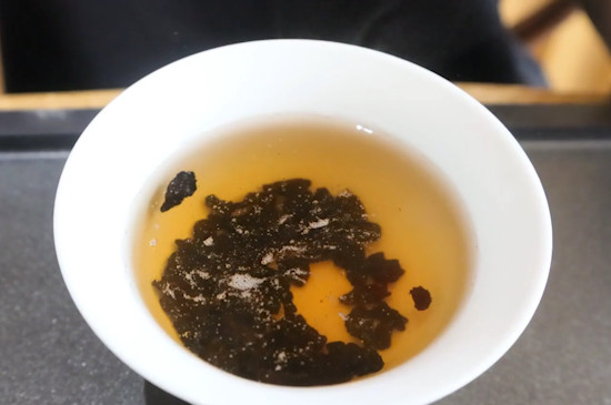 鉴别碎银子普洱茶真假的方法