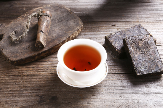女性喝黑茶好吗，女人天天喝黑茶好吗