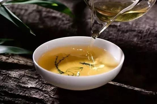 普洱茶放了10年值多少，詳解陳年普洱茶餅價格