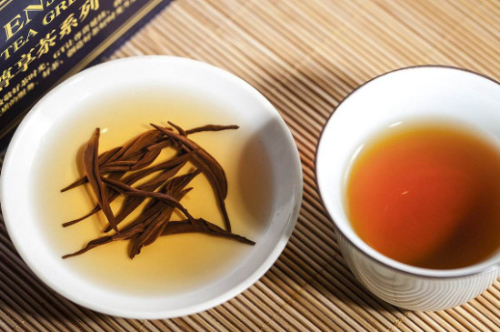 長期喝黑烏龍茶會怎樣，可減肥瘦身保養面板