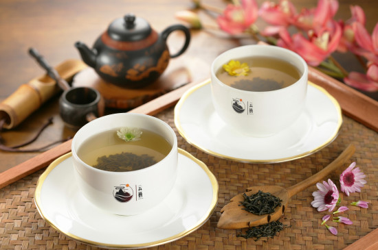 九華雲霧茶大概多少錢一斤，300～2000元左右一斤