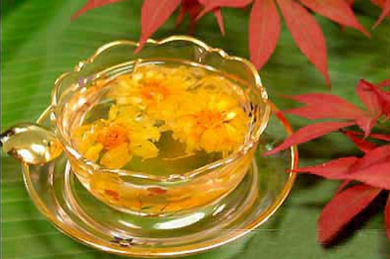 菊花泡水喝竟有6個害處，腸胃不適/頭暈