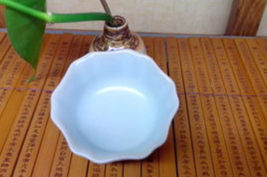 绿茶养的汝窑杯子图片，绿茶养出来的汝窑图片
