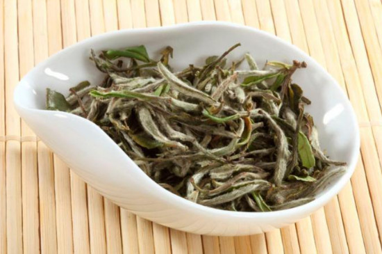 女生喝白茶好还是红茶好，喝红茶缓解体寒症状