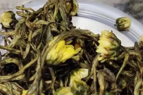 菊花和蒲公英能一起泡水喝吗