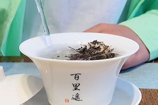 老曼峨和老班章区别