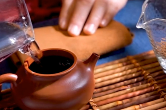 什么是普洱生茶和熟茶