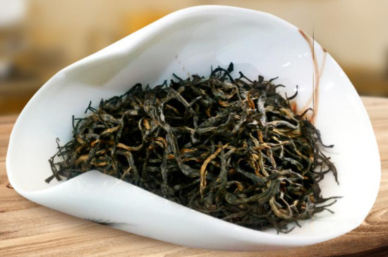 紅茶不能一直泡在杯子裡喝麼，一直泡著喝會滋生細菌