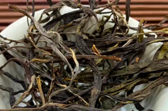 曼糯古樹茶口感特點