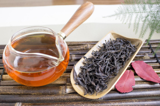 肥胖的人喝綠茶還是喝紅茶好，都好（根據自己的喜好選擇）