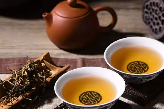 長期吃茶葉對面板有什麼危害，沒有多大危害（具有抗氧化的功效）