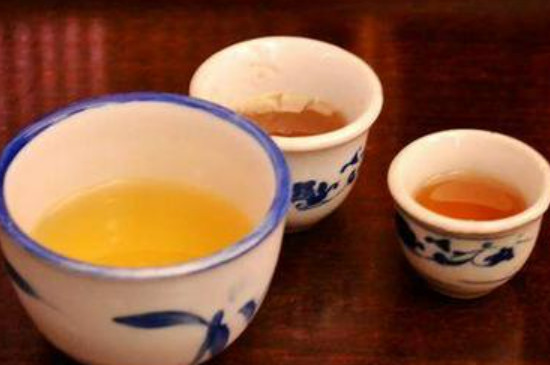 女人為什麼喝茶容易老，飲用過量經期喝茶睡前喝茶喜好濃茶等