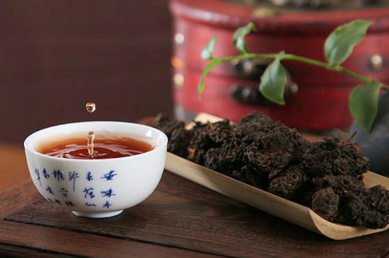 普洱熟茶貴還是生茶貴，生普貴(更具收藏價值）