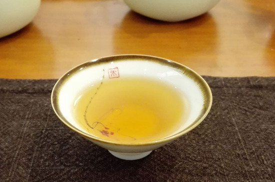 鸭屎香是什么档次，鸭屎香单丛茶多少钱一斤
