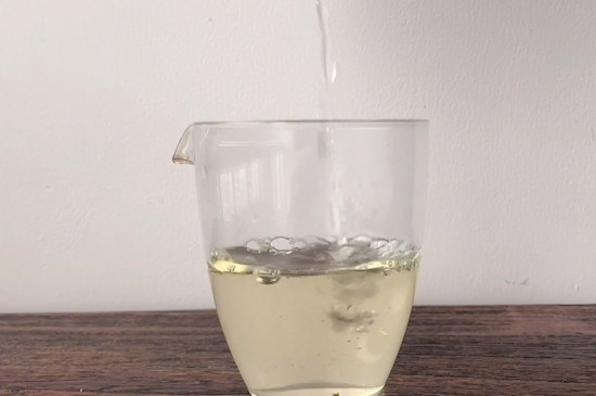 半杯茶是暗示什么意思