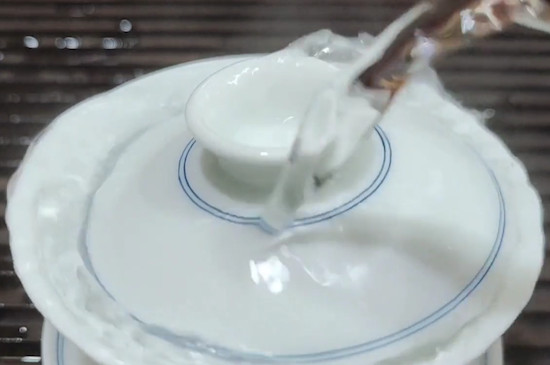 红茶冲泡水温多少度