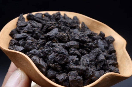 普洱茶饼和碎银子区别