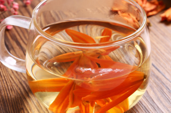 夏季喝什麼養生茶對身體好，綠茶（能夠有效清熱降火）