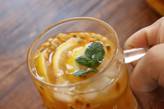 柠檬百香果茶做法