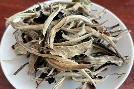 云南古树月光白茶功效