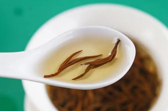 男人喝金駿眉茶的功效