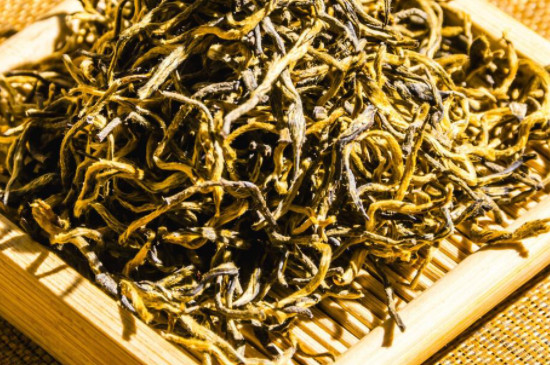 冬天紅茶和什麼搭配在一起喝，牛奶是紅茶首選