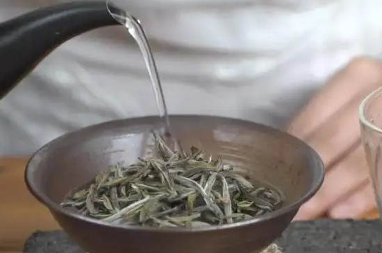 安吉白茶多少度水沖泡
