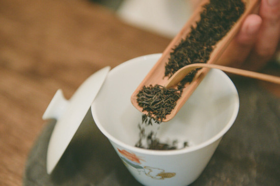 红茶有6年了还能喝不，可能早已变质不建议喝