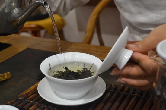 夏天喝生茶好还是熟茶好