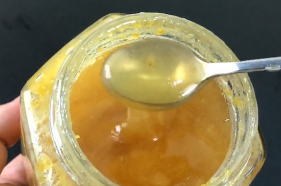 蜂蜜泡水喝的正确方法