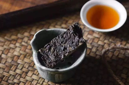 长期喝黑茶有什么功效，早晨空腹喝黑茶的七大好