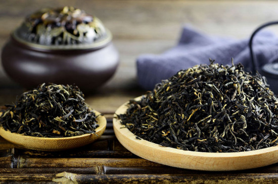 1亩茶园能产多少鲜茶叶，200～300斤左右