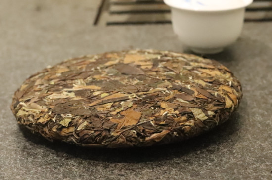 紧压白茶是属于红茶还是绿，紧压白茶是白茶