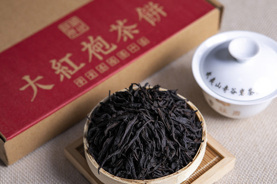 茶饼送人一般怎么包装，选用精美的礼品盒包装