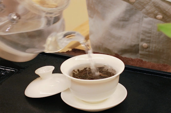 鳳凰三點頭泡茶手法是怎麼樣